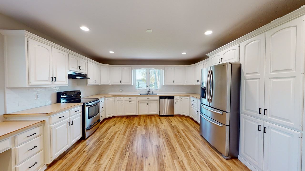 370 E Jefferson St #NA - Photo 2 of 22