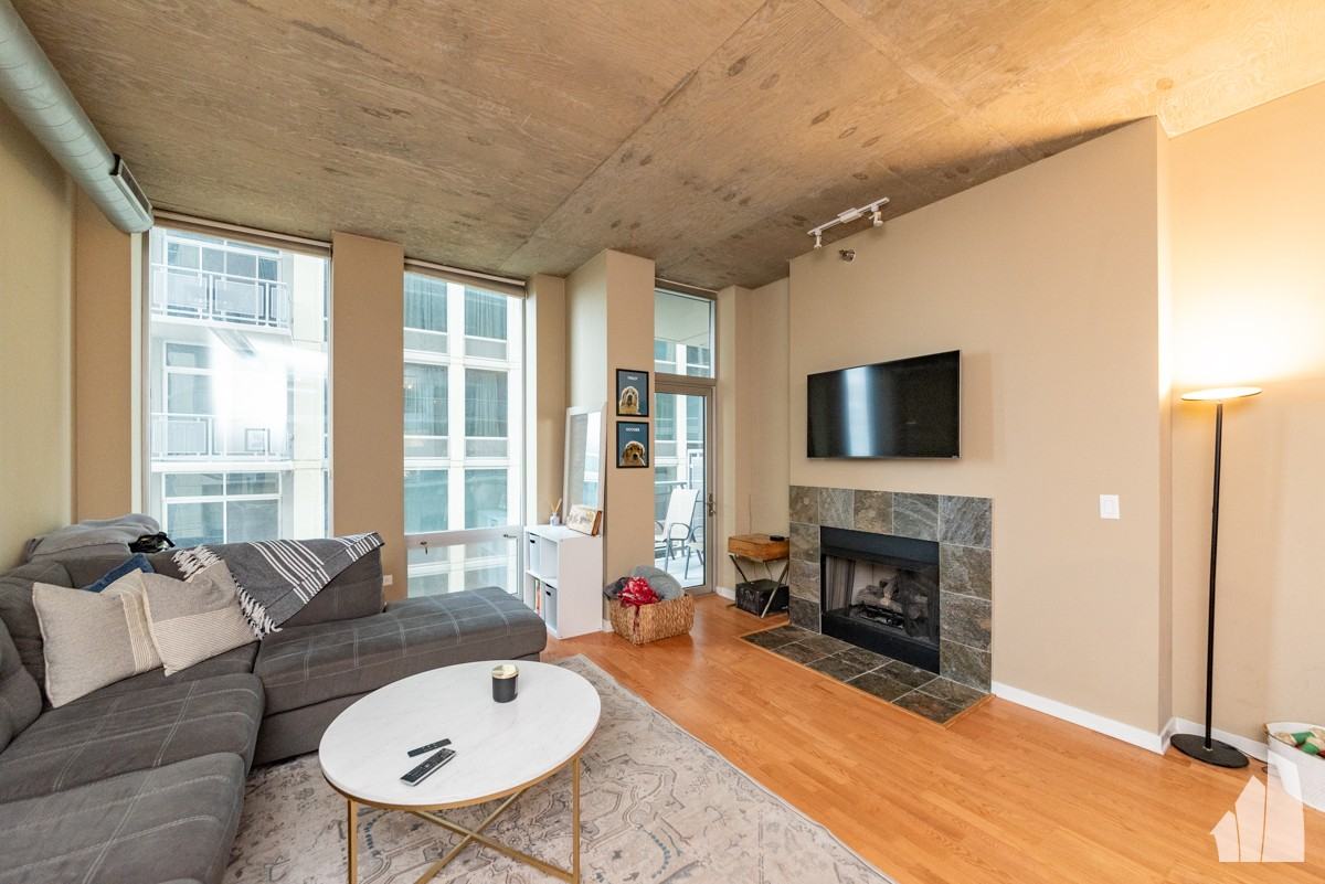 700 N Larrabee Street, Chicago, IL 60654, USA - 100 unit Rentals | Zumper