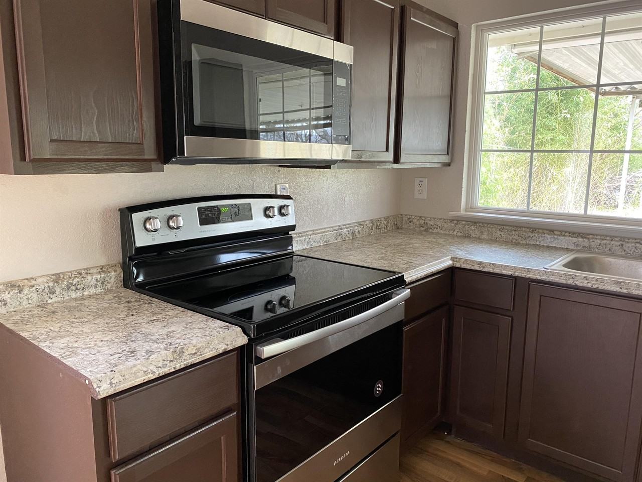 1554 Willowbrook St #1 - Photo 5 of 23