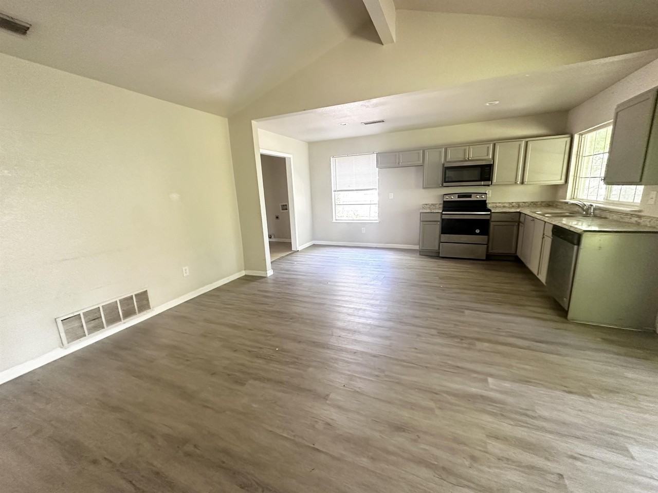 1554 Willowbrook St #1 - Photo 3 of 23