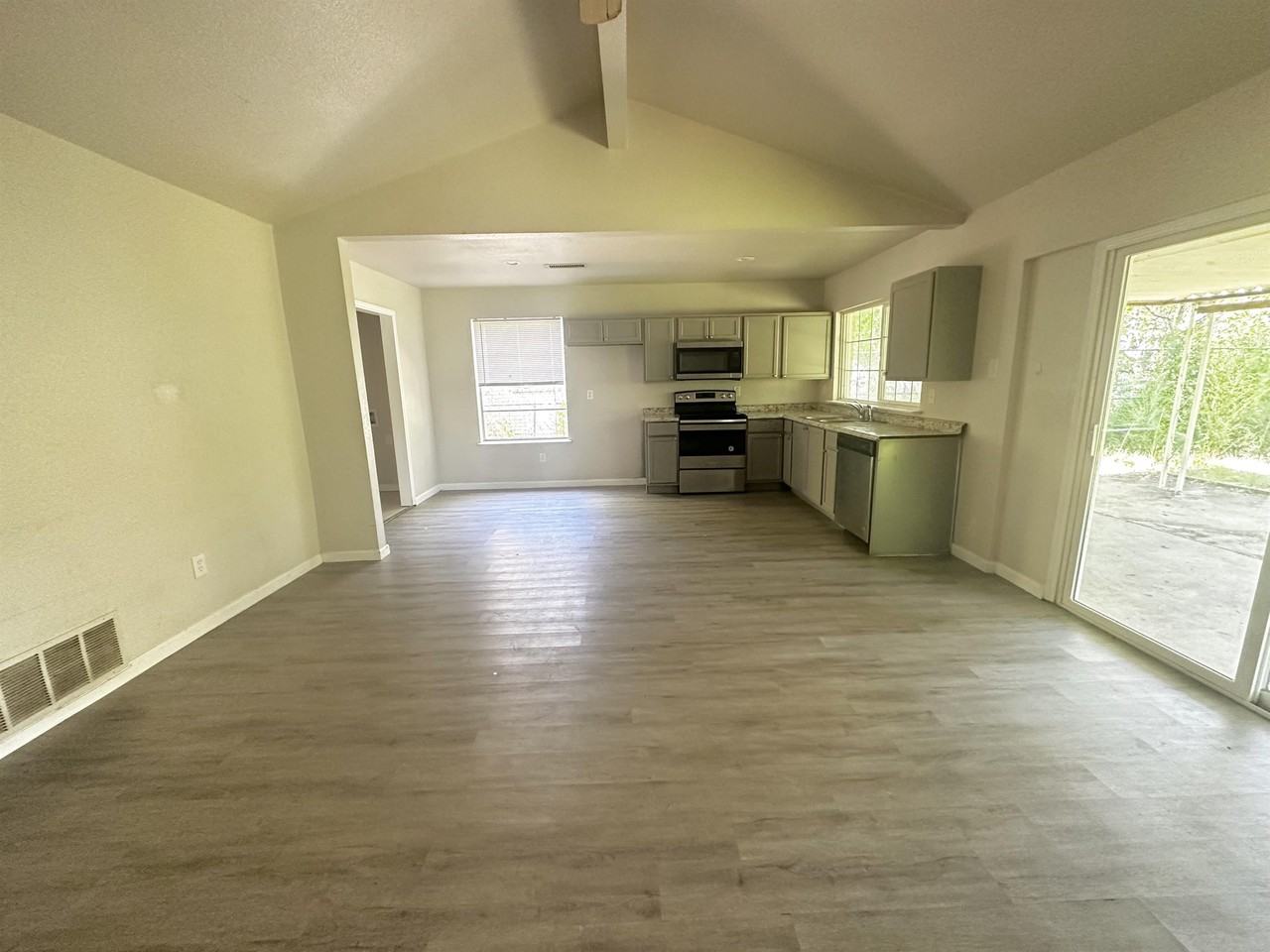 1554 Willowbrook St #1 - Photo 4 of 23