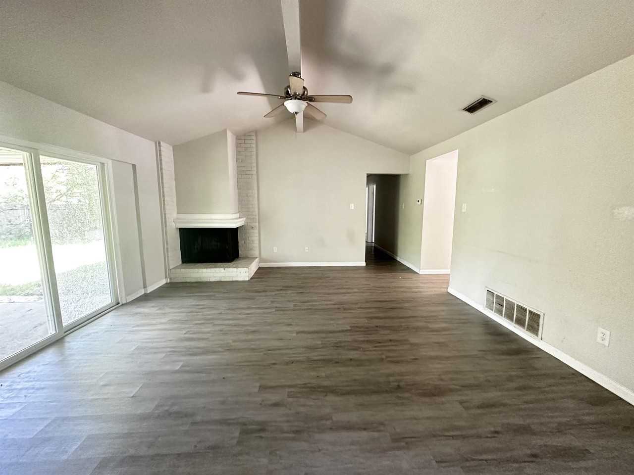 1554 Willowbrook St #1 - Photo 6 of 23