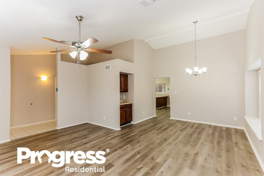 1417 Barbara Ln - Photo 3 of 21