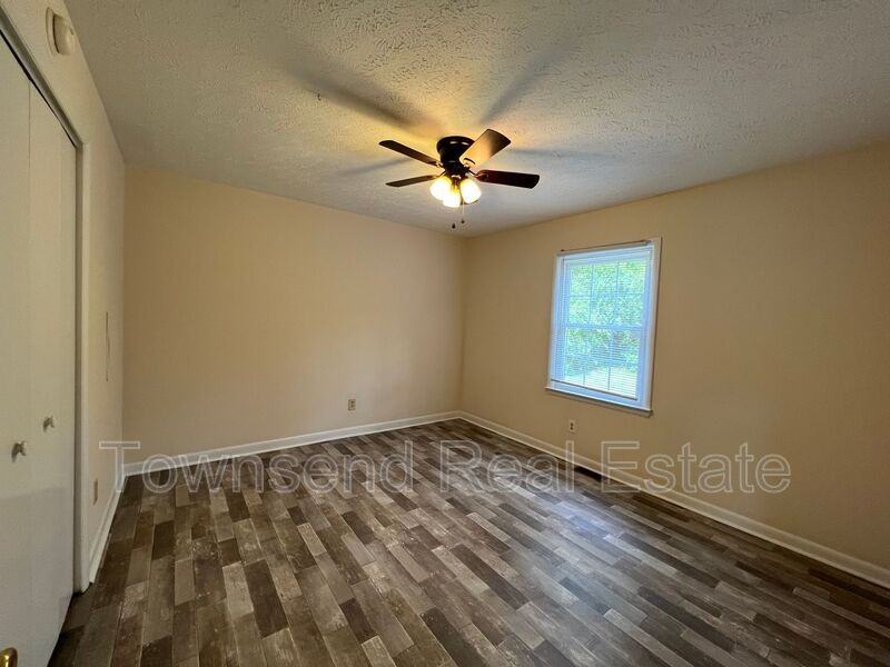 912 Emory Ct - Photo 6 of 9