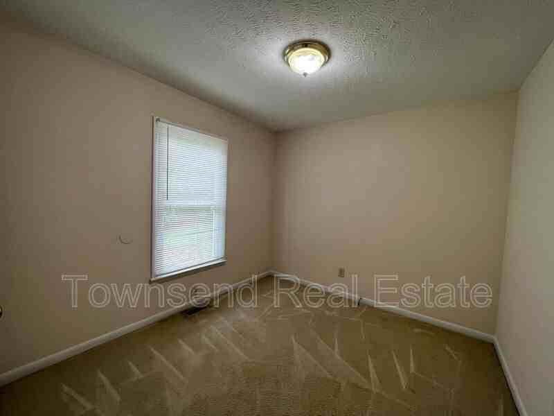 912 Emory Ct - Photo 7 of 9
