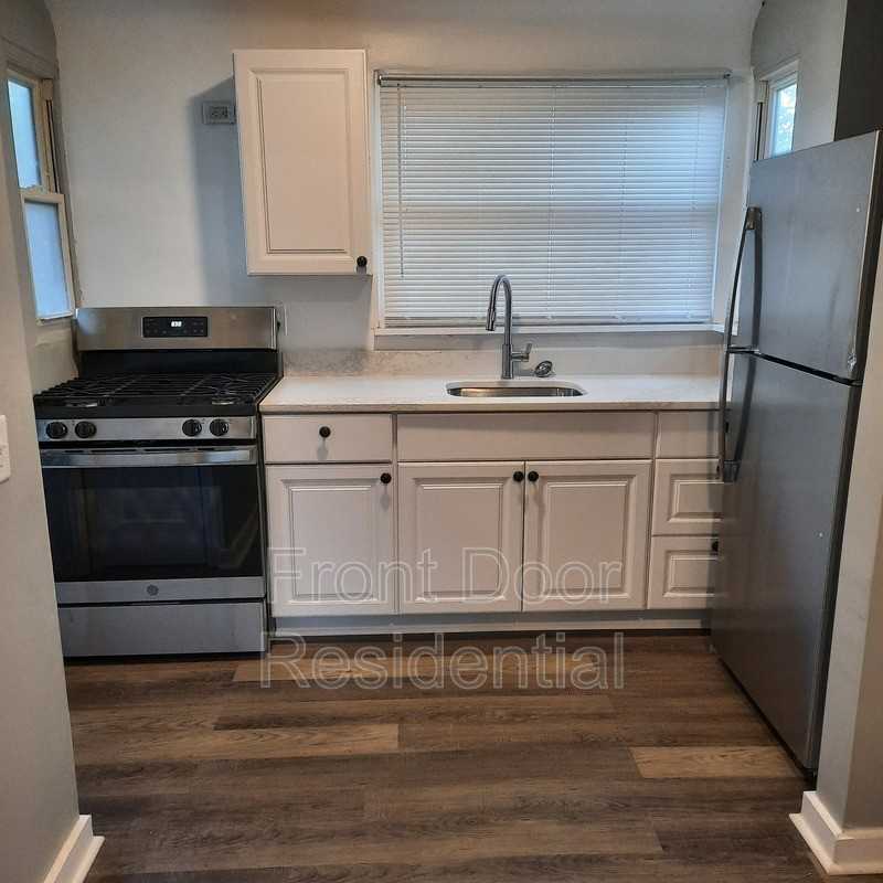 8300 Banbury St - Photo 2 of 10