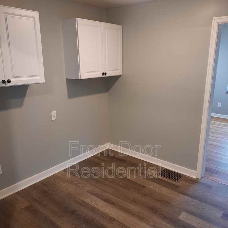 8300 Banbury St - Photo 3 of 10