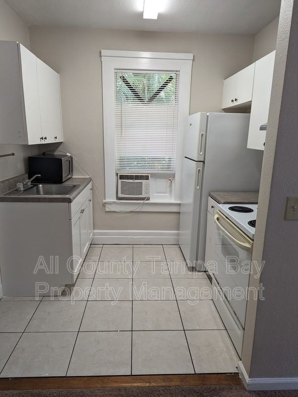 906 Jones St #A - Photo 5 of 12
