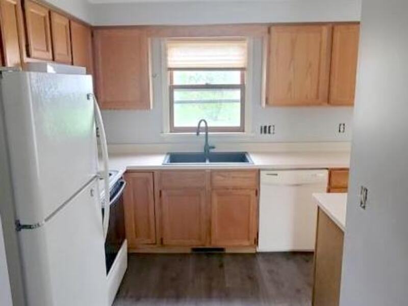 229 Deerhurst Ln - Photo 3 of 9