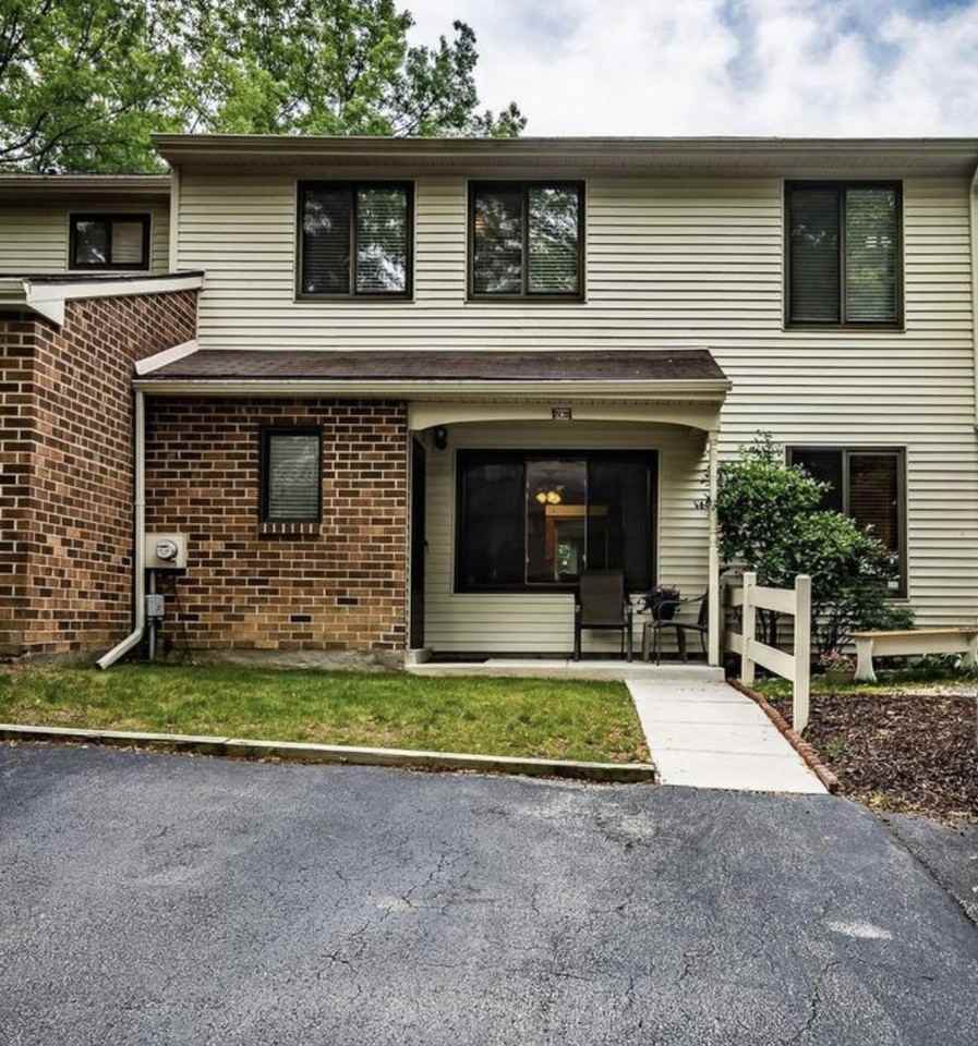 302 Bernard Ct #302 - Photo 2 of 21