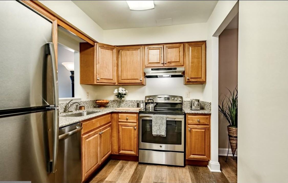 302 Bernard Ct #302 - Photo 3 of 21