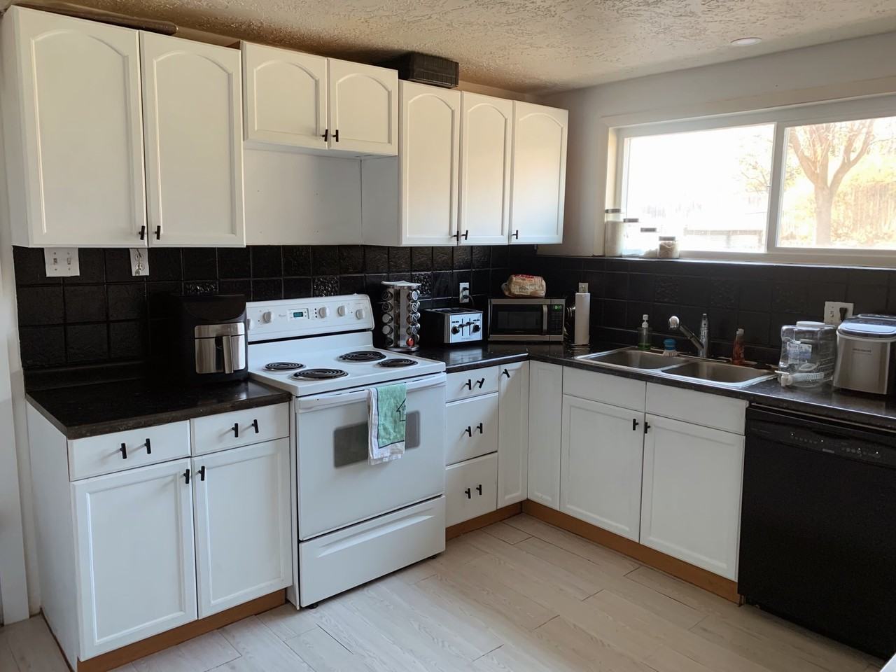 3699 N 550 E #B - Photo 2 of 6