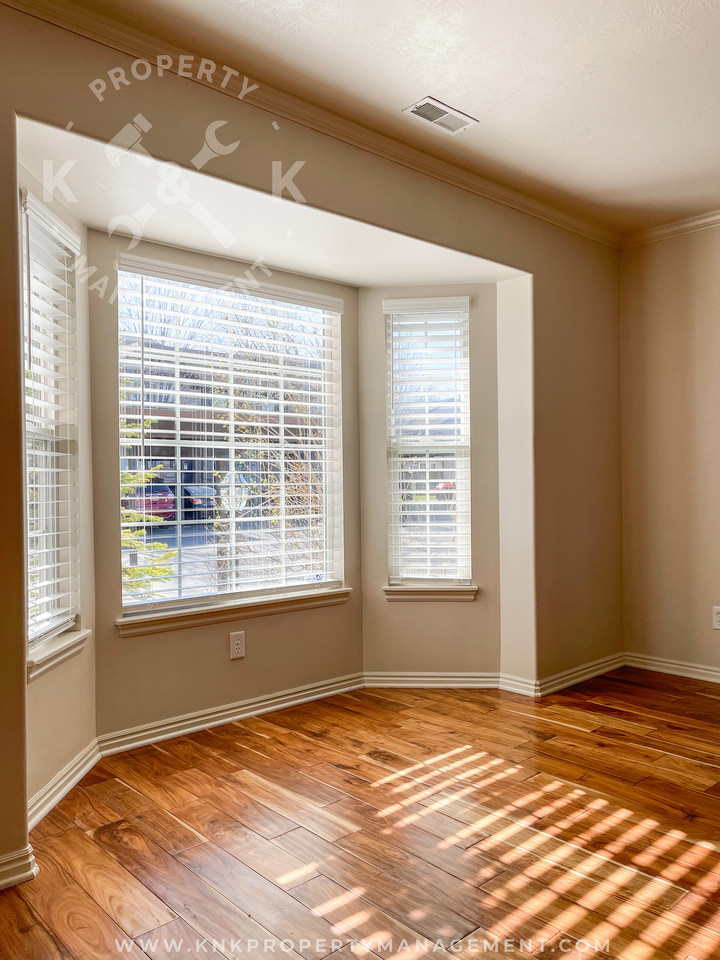 153 Geneva Dr - Photo 2 of 32