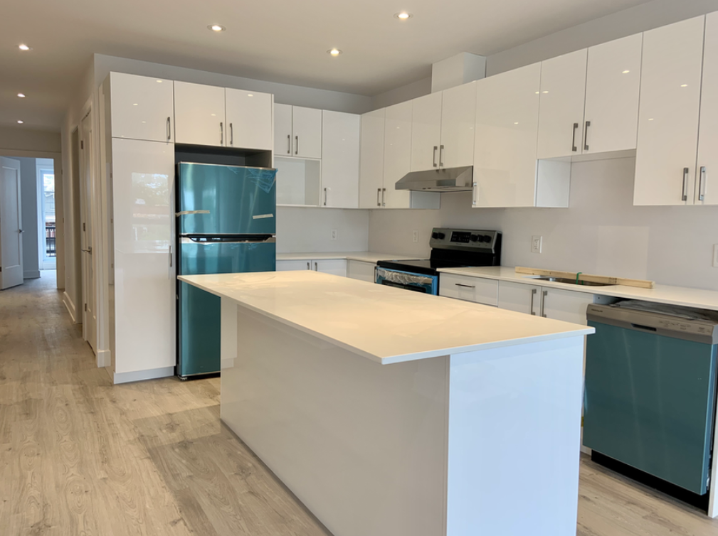 4532 Avenue du Parc - Photo 2 of 9