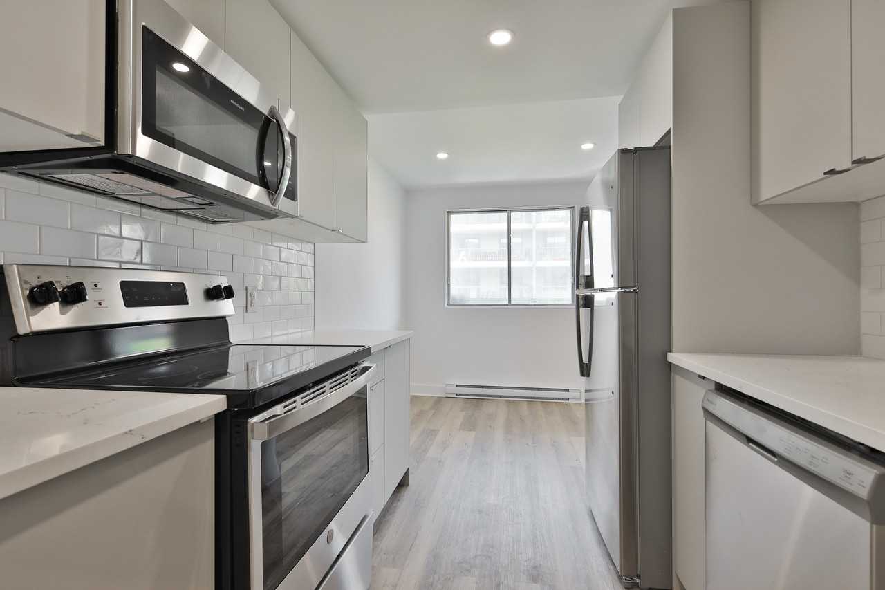 2849 Boul de la Côte-Vertu - Photo 2 of 12