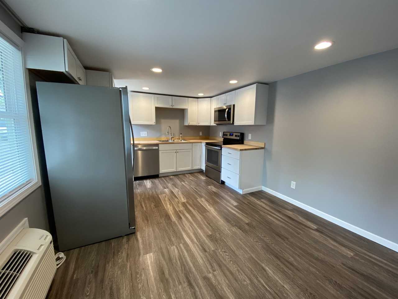 609 1st Street WestApt F #1 - Photo 2 of 9