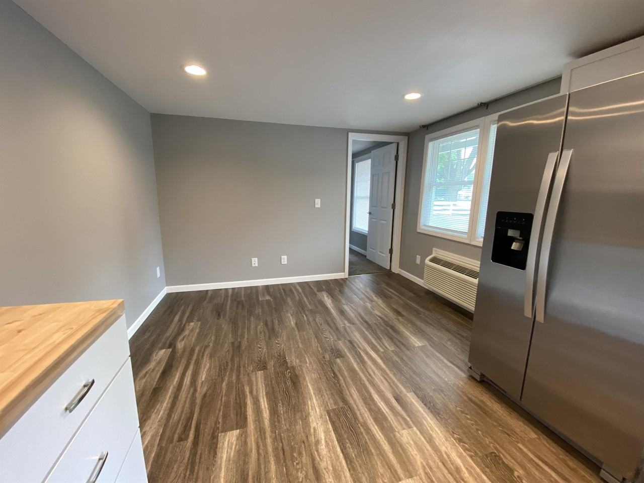 609 1st Street WestApt F #1 - Photo 3 of 9