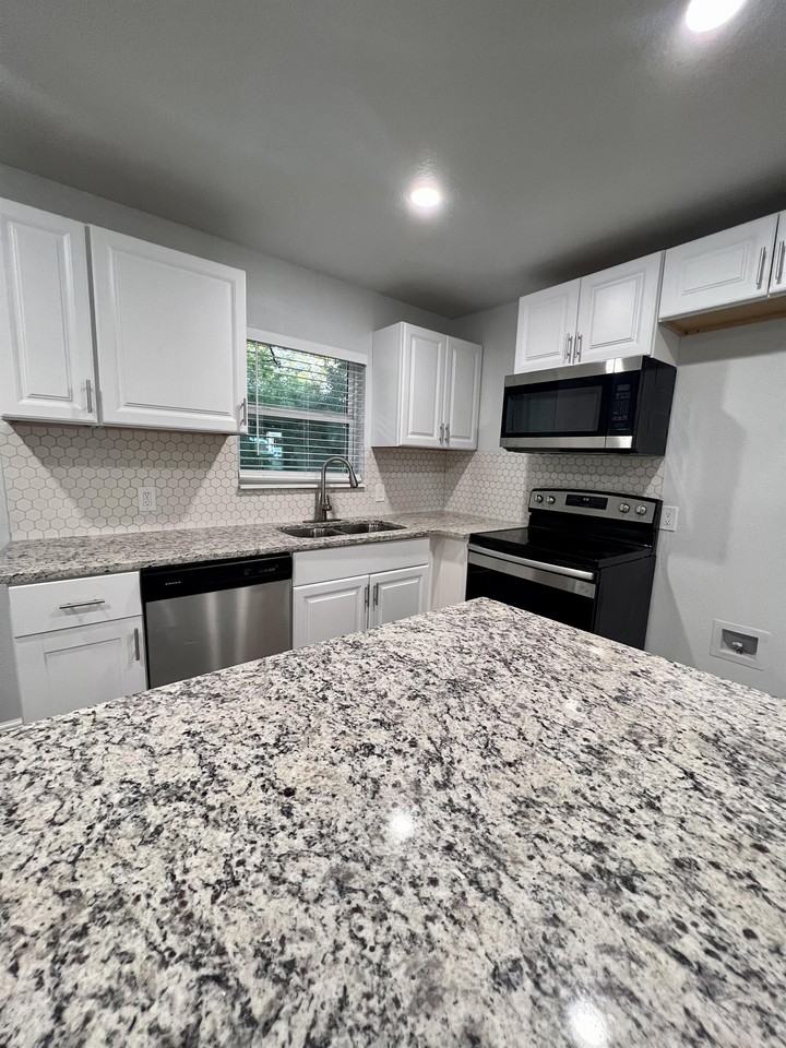 2811 Tisinger Ave #1 - Photo 3 of 10