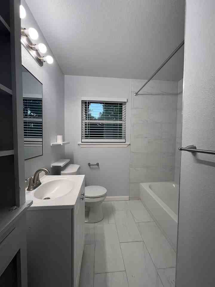 2811 Tisinger Ave #1 - Photo 6 of 10
