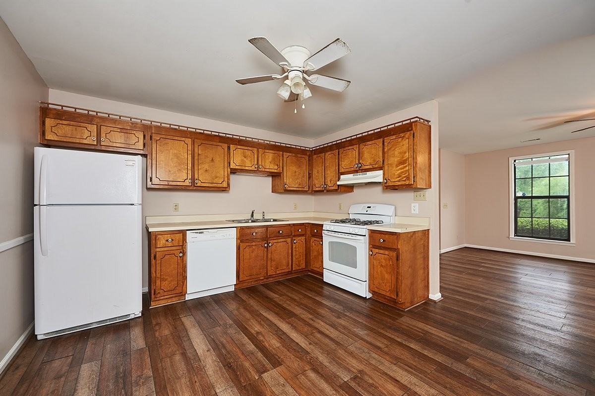 2003 West St - Photo 3 of 8