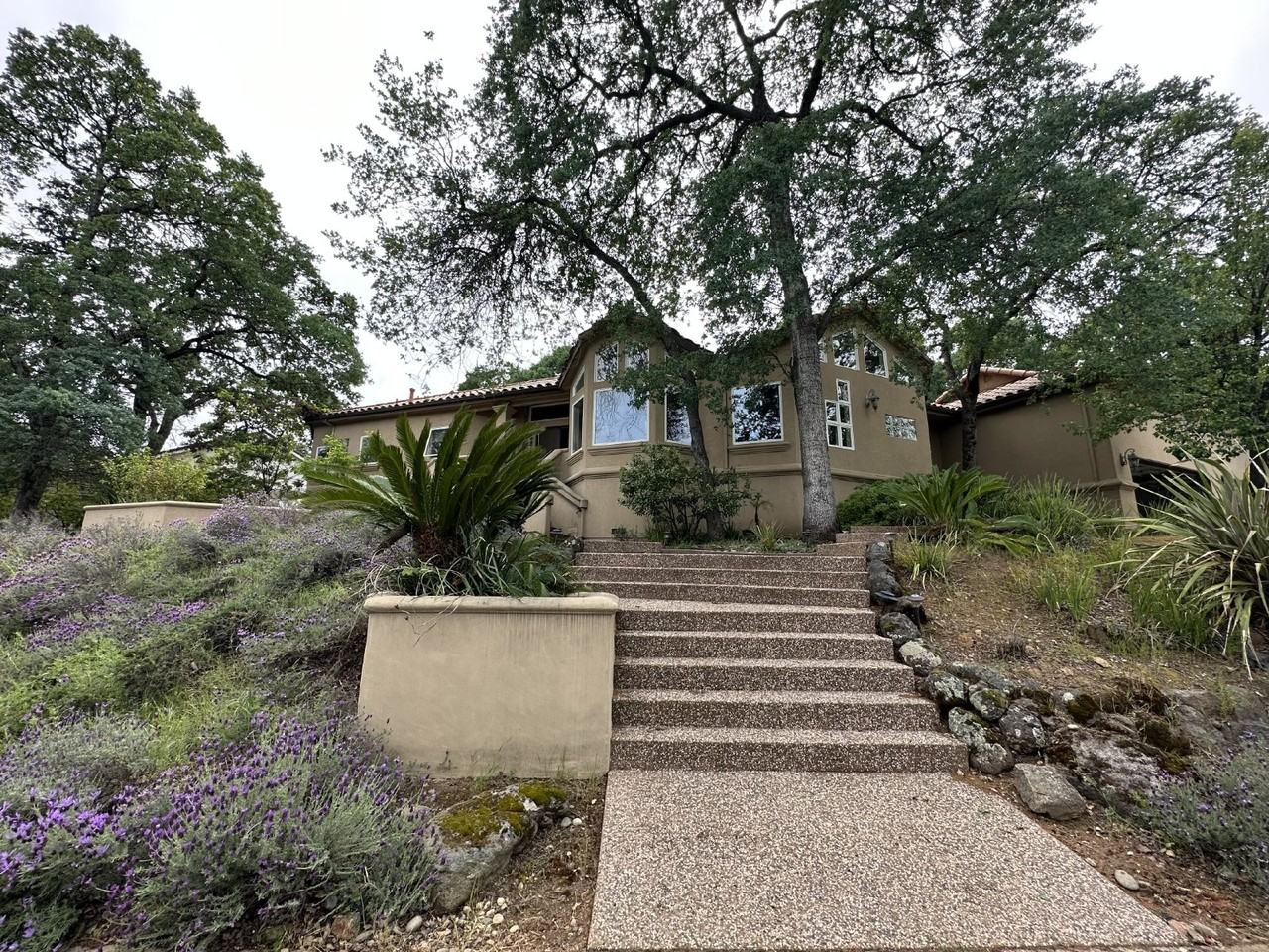 681 Knight Ln - Photo 2 of 43