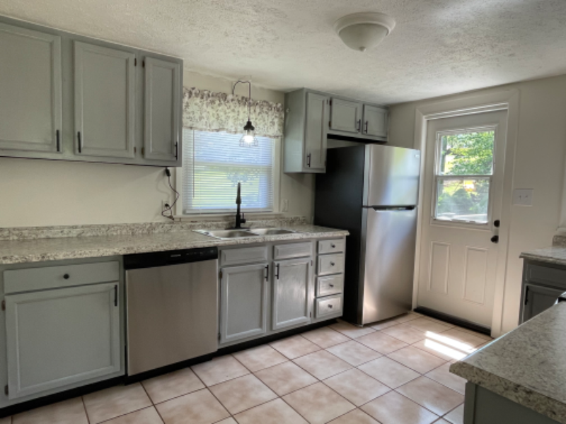 110 Tracy St - Photo 2 of 15