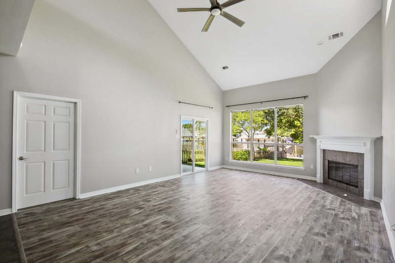 1546 Marina Dr - Photo 5 of 24