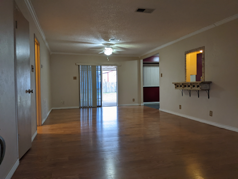1011 Kent Dr - Photo 3 of 8