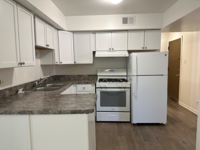 504 N Roberts Dr #1D - Photo 3 of 8