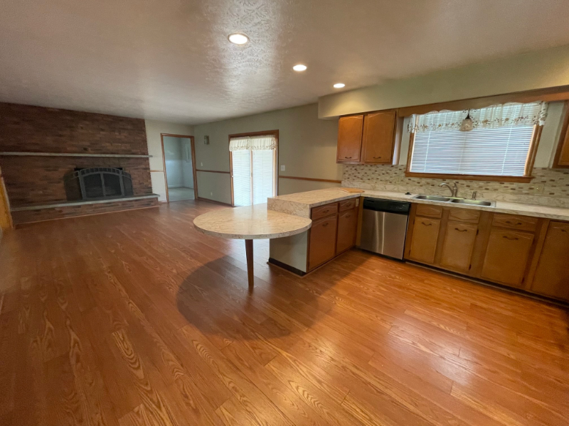 106 Broadway Ave - Photo 2 of 8