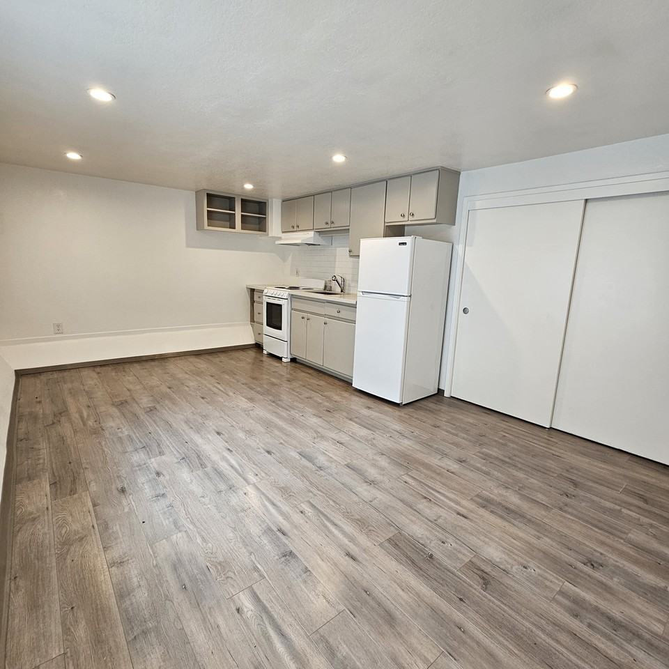 506 2nd Ave #506 - Photo 3 of 7