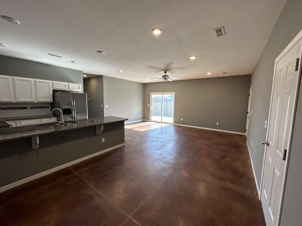 604 N Grandstone St #1 - Photo 3 of 20