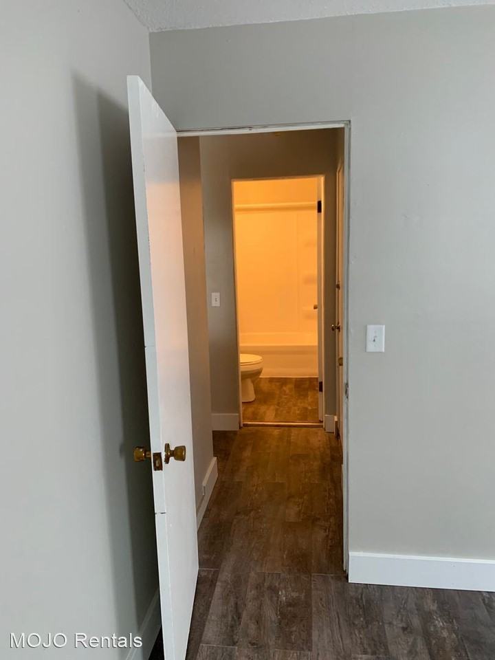 105 13th Ave S - Photo 2 of 10