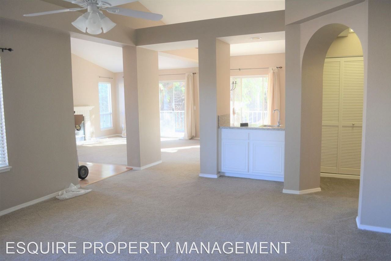 468 Shelburne Ln #C - Photo 3 of 15