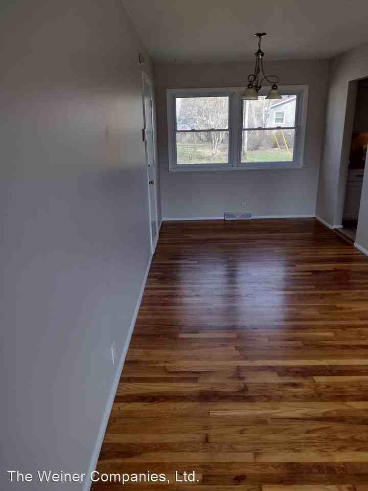 1804 Rebecca Dr - Photo 3 of 18