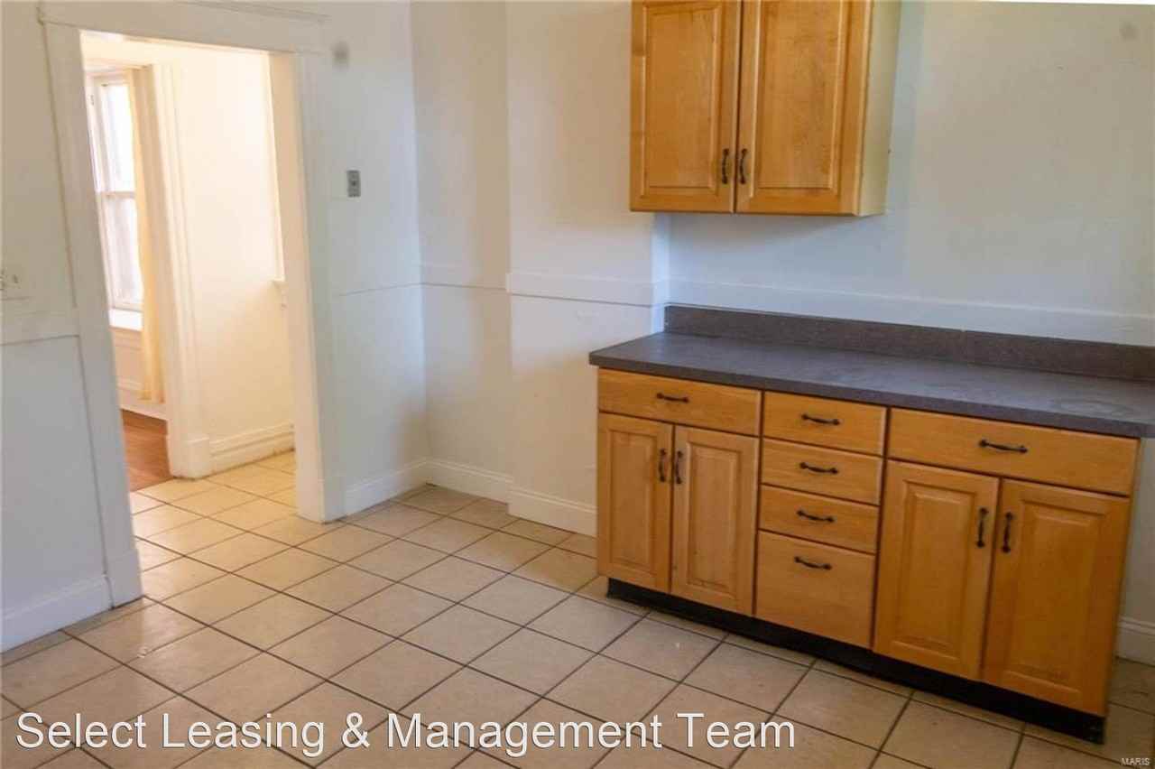 6009 Kingsbury - Photo 3 of 7