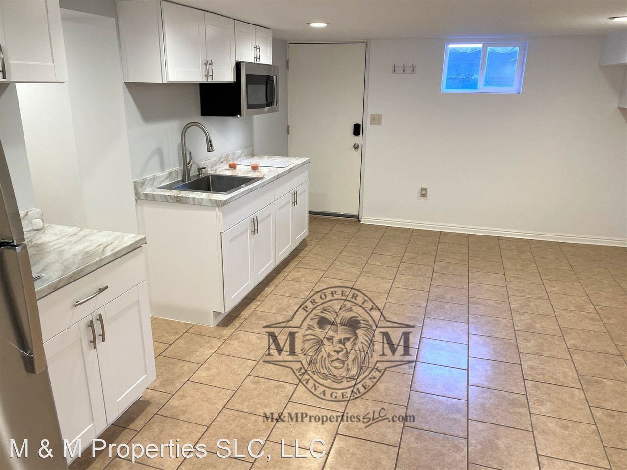 2111 S Wyoming St #B - Photo 3 of 20