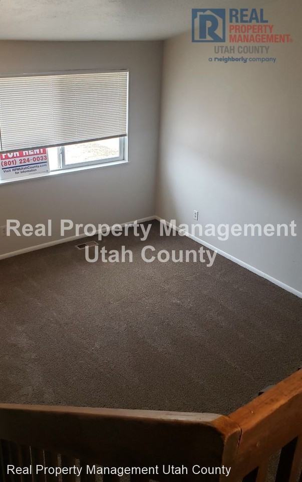 311 W 450 N - Photo 2 of 18