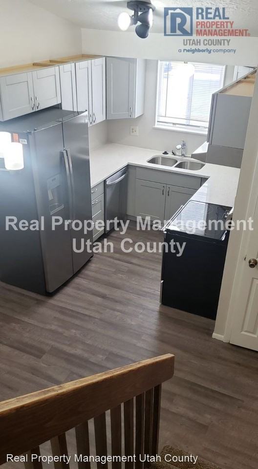 311 W 450 N - Photo 3 of 18