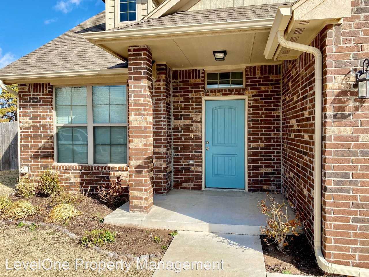 10921 Nw 118th St - Photo 2 of 23