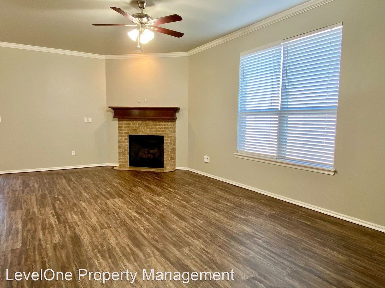 10921 Nw 118th St - Photo 3 of 23