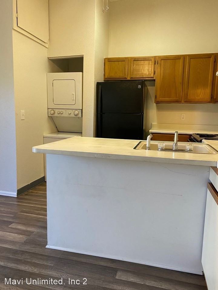 922 S Dearborn Way #19 - Photo 2 of 10