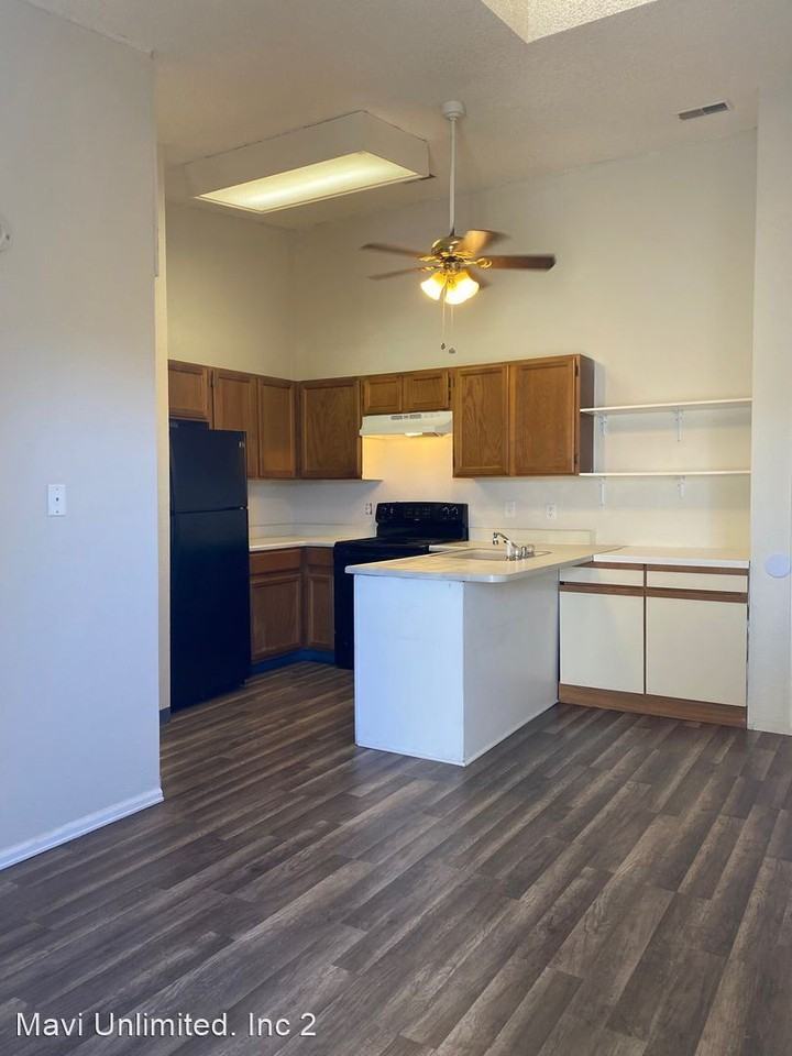 922 S Dearborn Way #19 - Photo 3 of 10