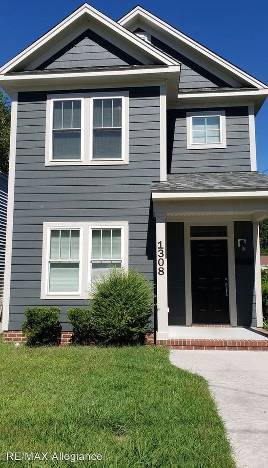 1308 W 40th St - Photo 2 of 20