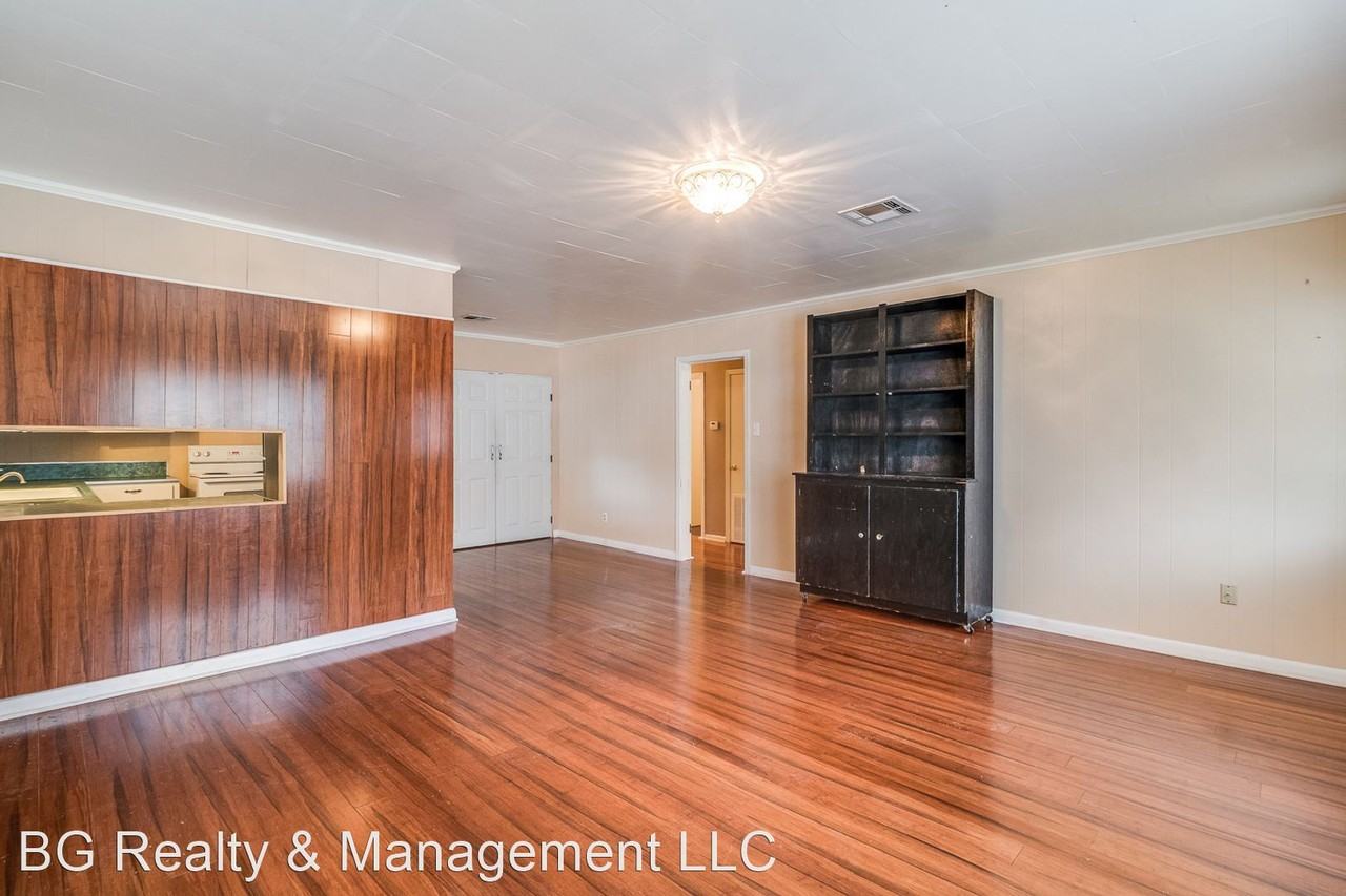 1302 Avenue A - Photo 2 of 15