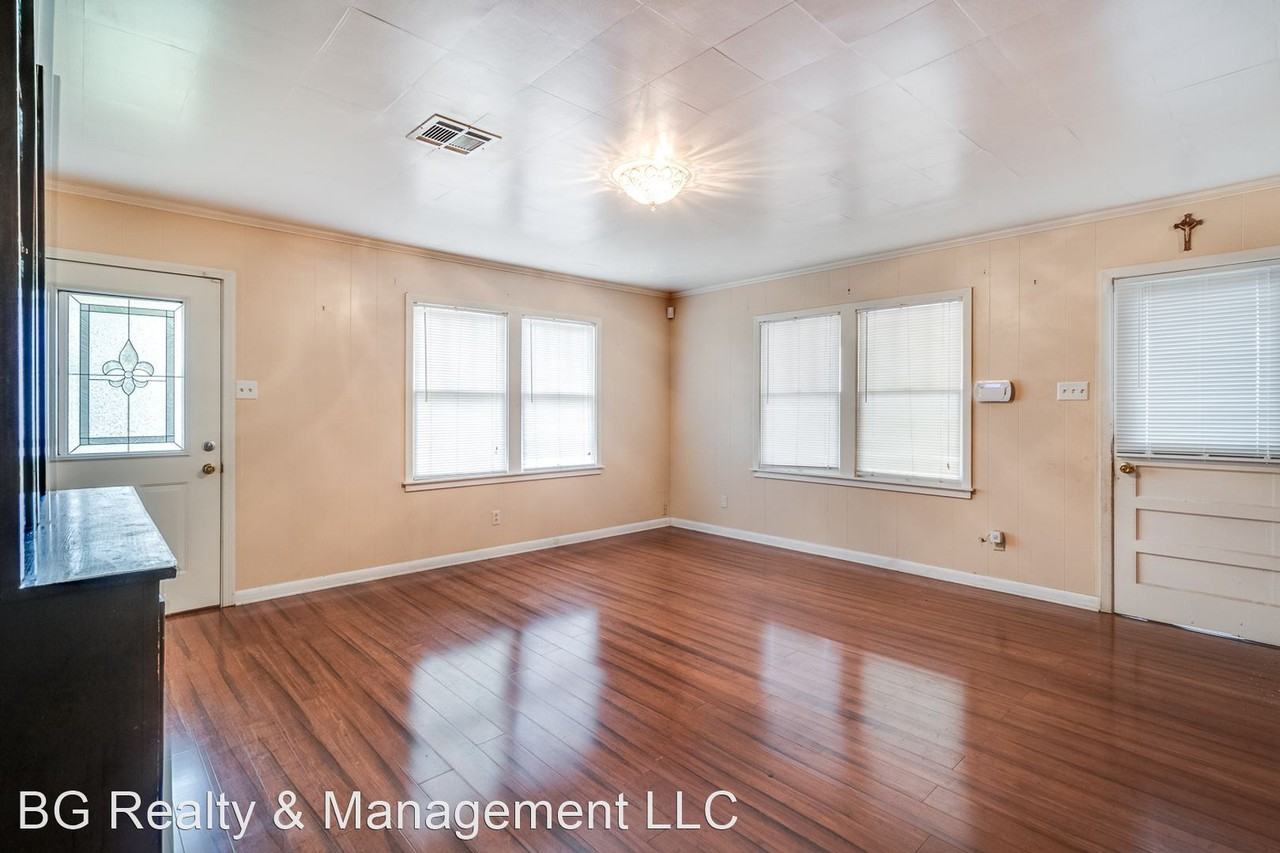 1302 Avenue A - Photo 3 of 15