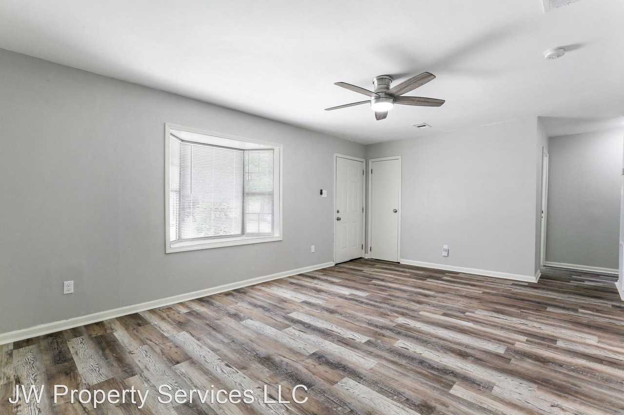 108 Helen Dr - Photo 3 of 12