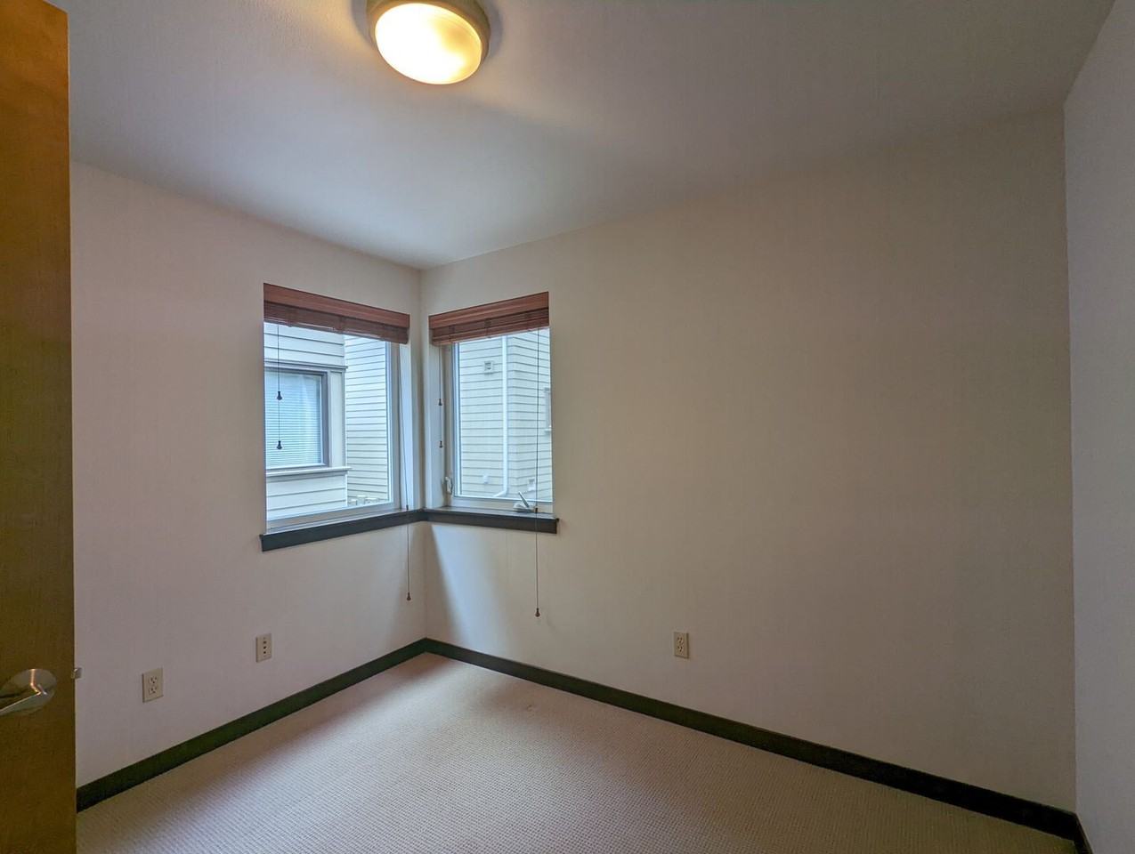 5411 Phinney Ave N - Photo 3 of 15