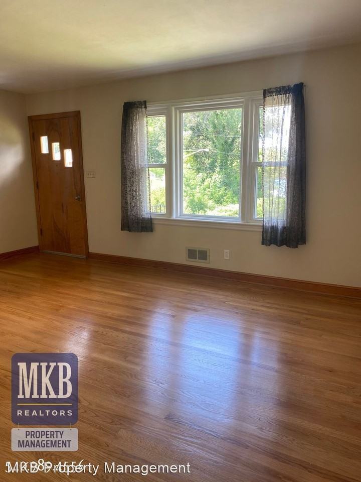 3136 Fleetwood Ave - Photo 3 of 32