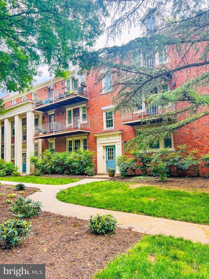 1401 E Abingdon Dr - Photo 2 of 30